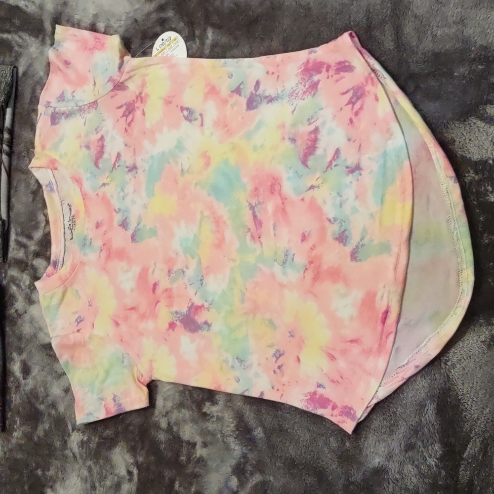 Girl's TyeDye top.
